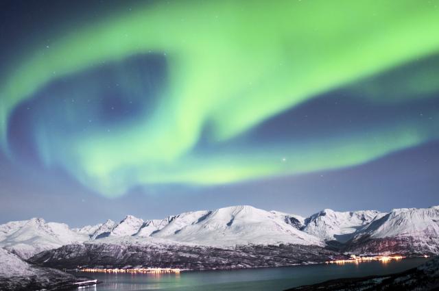 Rejkjavik: Aurora umesto uličnog svetla (FOTO)